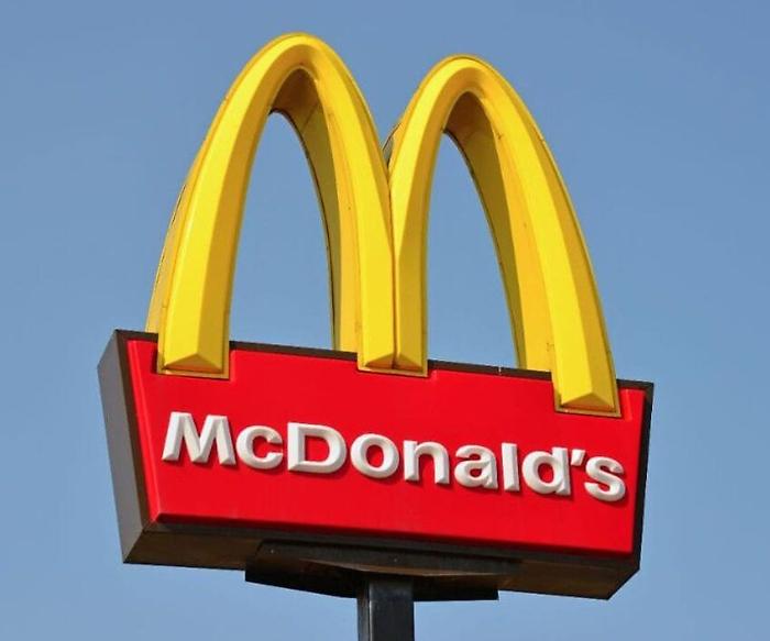 Perugia, McDonald's premia i dipendenti. Borsa di studio del valore di 2 mila euro a 4 giovani