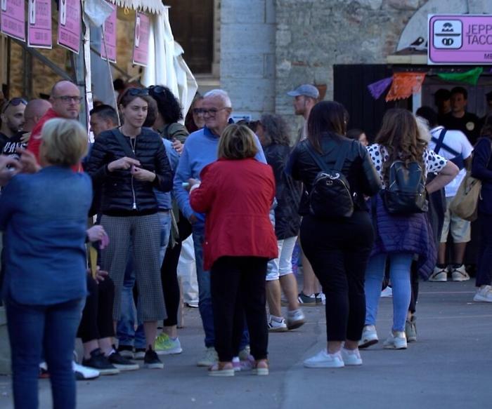Gualdo Cattaneo, Porchettiamo entra nel vivo della 14esima edizione: cibo, birra, vino e iniziative