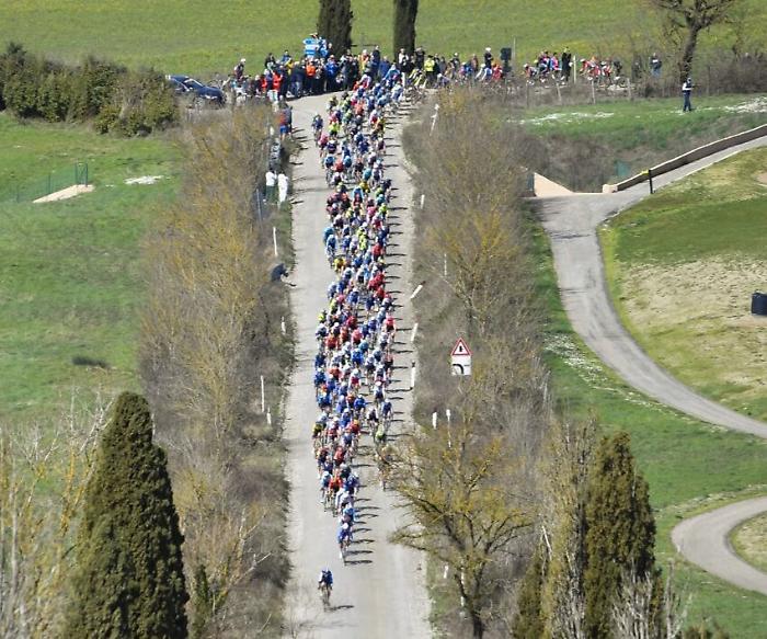 Siena, alle Strade Bianche storica impresa di Tadej Pogacar&nbsp;
