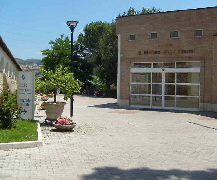 Spoleto, farmaco scambiato per errore durante l'intervento: 4 pazienti diventanociechi da un occhio