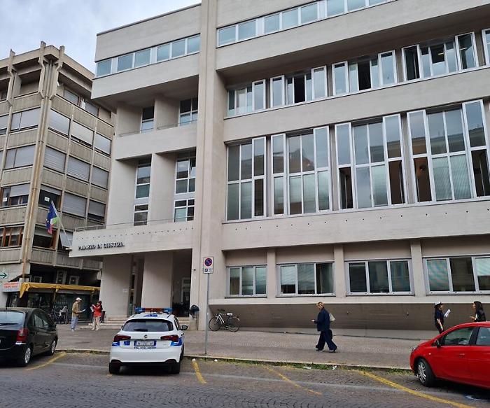Terni, operaio-massaggiatore pestato e derubato: i tre rapinatori restano in carcere