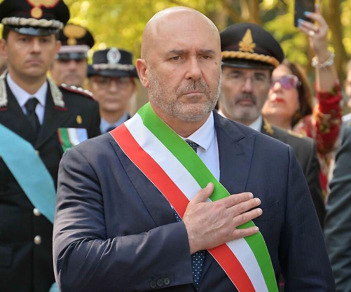Umbria, 51 mila euro al mese in più ai sindaci. Di quanto aumenta lo stipendio di Bandecchi e Romiz