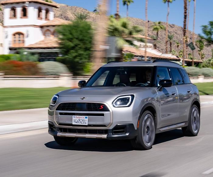 Mini Countryman: nel 2024 una nuova motorizzazione mild hybrid da 218 CV