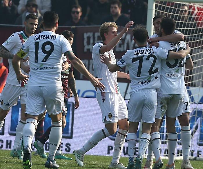 Reggiana-Ternana 0-2, Sgarbi e Raimondo regalano a Breda un blitz salvezza