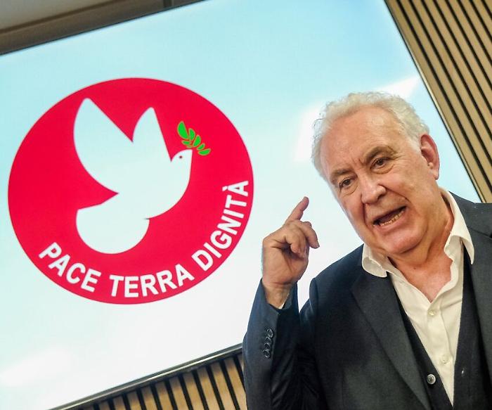 Santoro al Corriere: "Io in politica posteggiatore abusivo. Alleati? Chi vuole la pace"