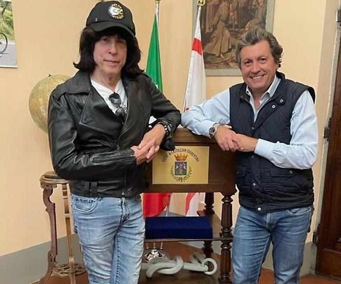 Castiglion Fiorentino, il batterista Marky Ramone ha comprato casa nel centro storico&nbsp;