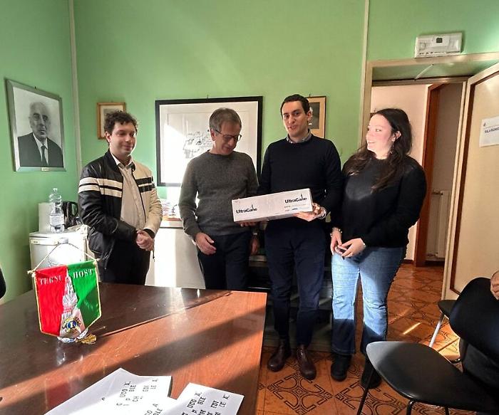 Terni, bastone elettronico per ciechi: il Leo Club ne consegna uno all'insegna della solidarietà
