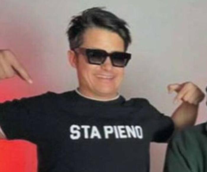 Fossato di Vico, l'auto di Carlettolife avvolta dalle fiamme in superstrada