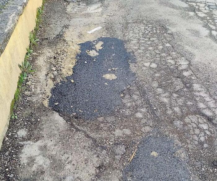 Perugia, buche e scarsa manutenzione delle strade. Open City: "Via Jacopone da Todi disastrata"