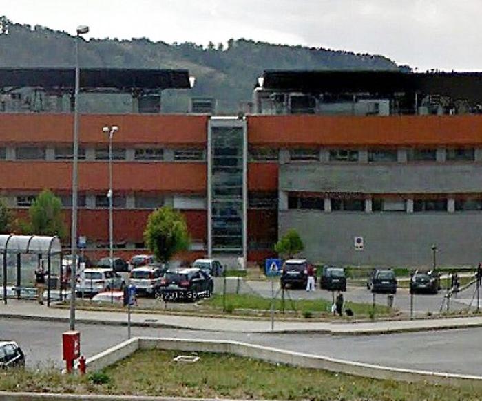 Gubbio,64enne rischia di soffocare al bar. Cliente applica la manovra di Heimlich e la salva