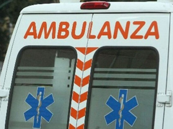  Bambino di 10 anni in gravi condizioni: è caduto dal terzo piano di una casa a Castel del Piano