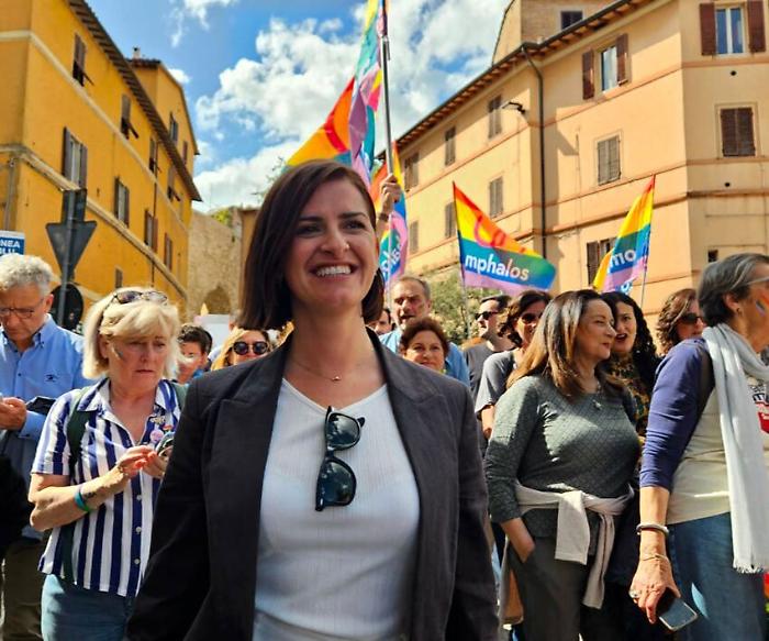 Perugia, Umbria pride nelle vie del centro. Vittoria Ferdinandi: "Mi augurodi tornare come sindaca"