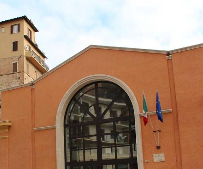 Perugia, frate ricattato: chiesto il processo per l'escort gay