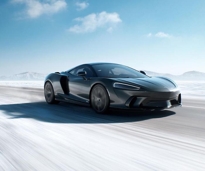 Motori, nuova McLaren GTS: 10 kg in meno e 15 Cv di pi&ugrave;