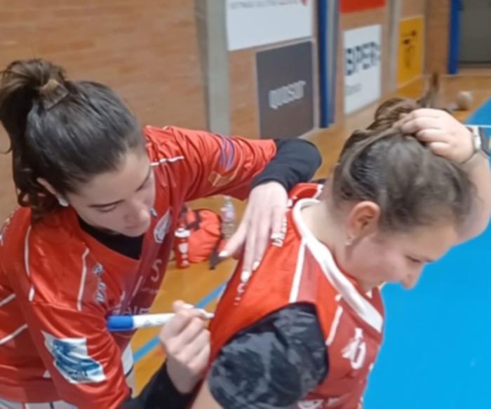 Basket Sisas, riflettori sulla super tifosa Aurora di 9 anni