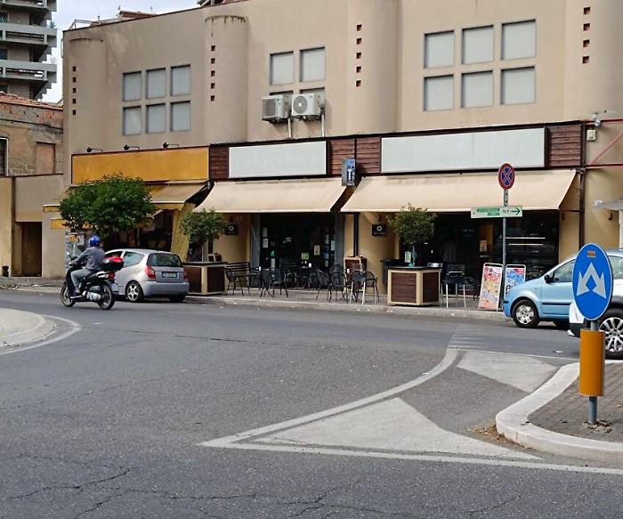 Terni, tentano il furto in un bar durante la notte. Il sistema di allarme li mette in fuga