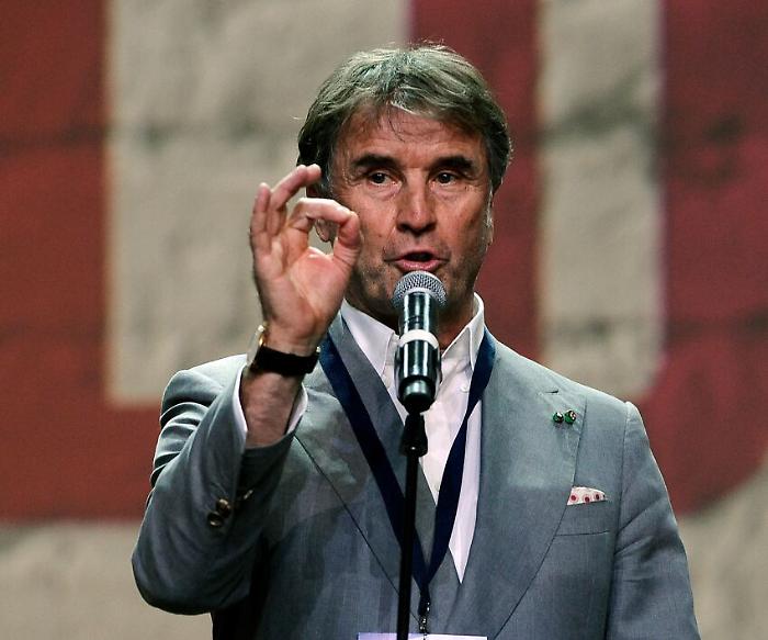 Brunello Cucinelli e la festa a Solomeo, sui social esplode la polemica tra favorevoli e contrari