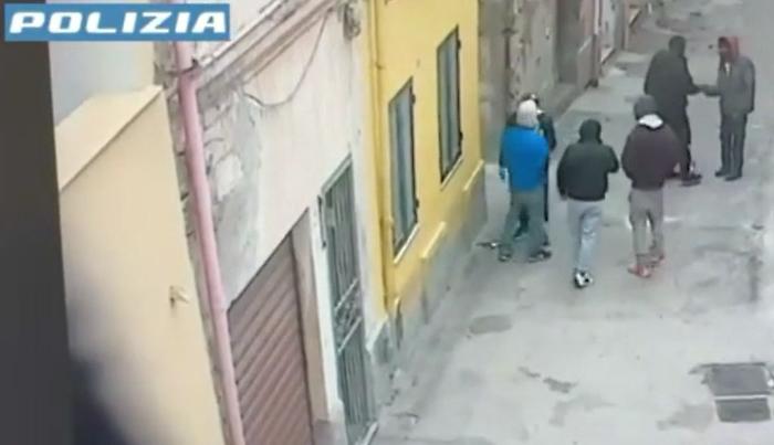 Blitz a Sassari contro la mafia nigeriana, trafficava droga anche a Terni: 30 arresti