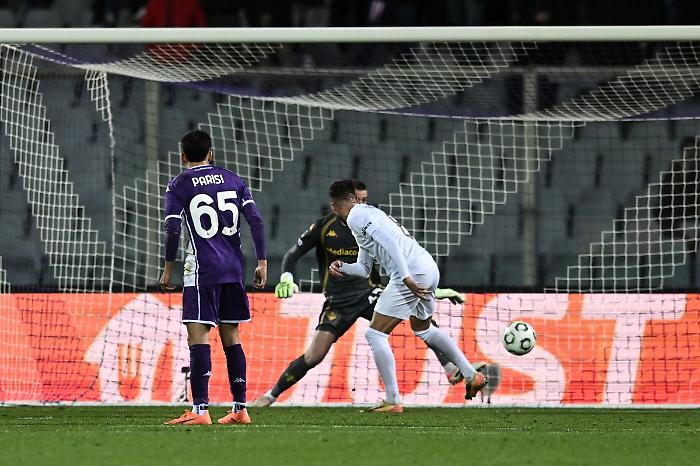 Fiorentina sconfitta 1-0 in casa dall'Aek, i viola non si sbloccano