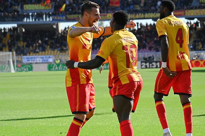 Il Torino si sveglia tardi e sbaglia un rigore, il Lecce vince 2-1