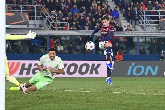Il Bologna rimonta due gol, pari col Celtic in Europa League