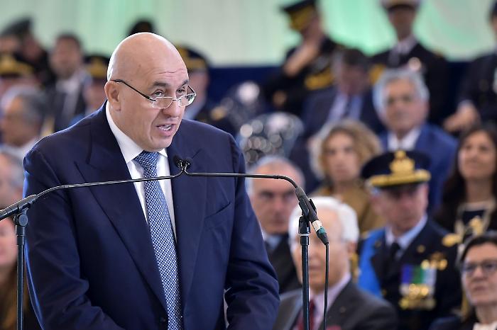 Giorno della Memoria, Crosetto "Difesa commemora vittime e onora la loro storia"