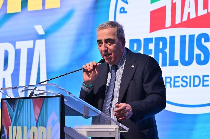 FI, Gasparri si dimette da capogruppo al Senato "Mia decisione autonoma"