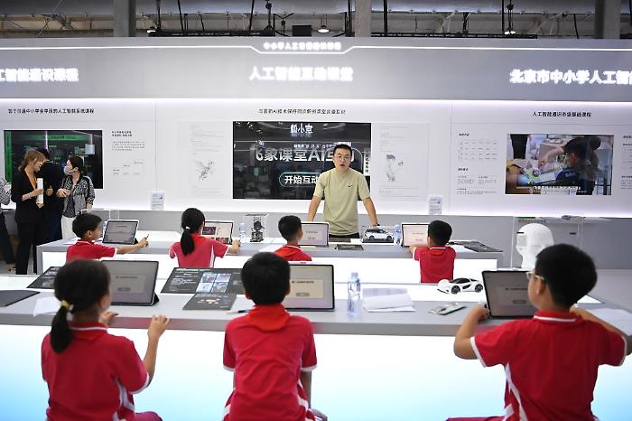 La Cina accelera sul digitale e introduce l'IA nelle scuole