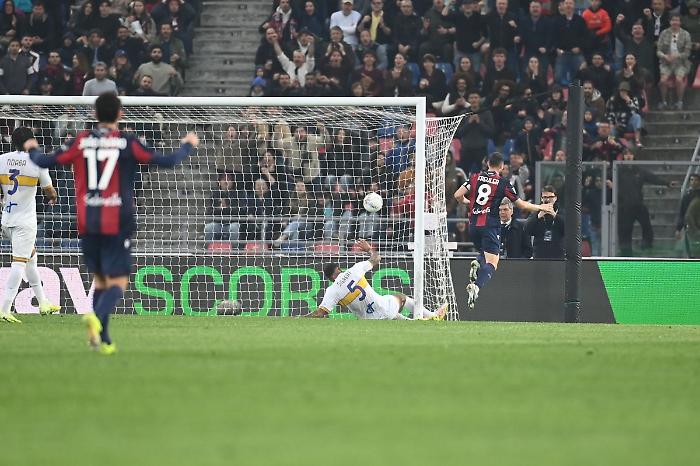 Freuler e Orsolini piegano il Lecce, il Bologna vince 2-0 al Dall'Ara