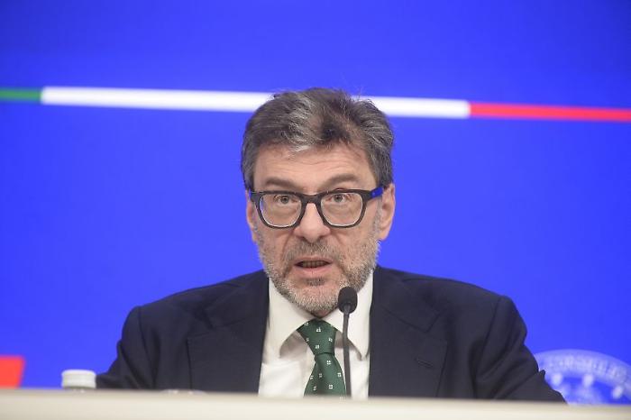 Giorgetti "Stabilit&agrave; finanziaria presupposto per crescita economica"