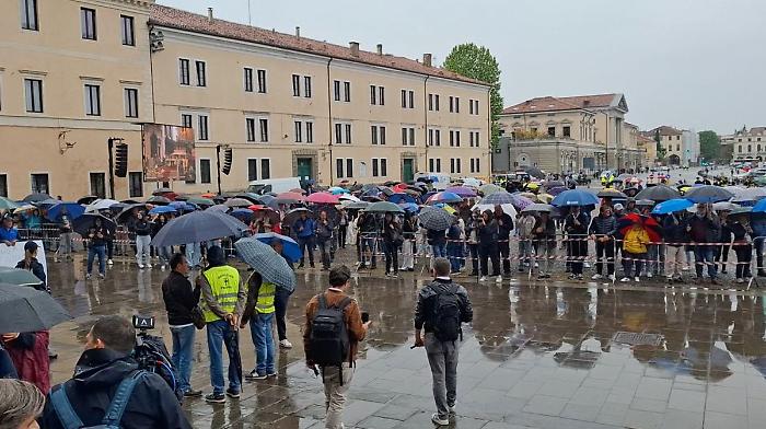 Ultimo saluto ad Alex Zanardi, in migliaia ai funerali di Padova