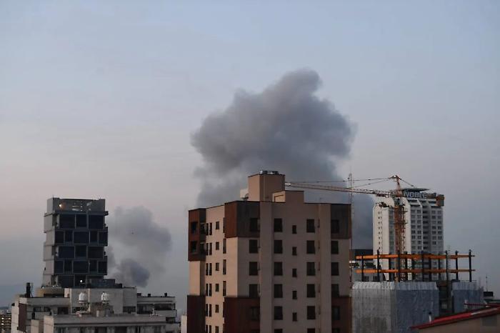 A Hormuz scambi di attacchi Iran-Usa, Trump "La tregua continua"