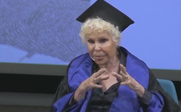 Addio a Ornella Vanoni, come è morta la cantante di Senza fine. L'ultima intervista: "Voglio decidere io quando andarmene"