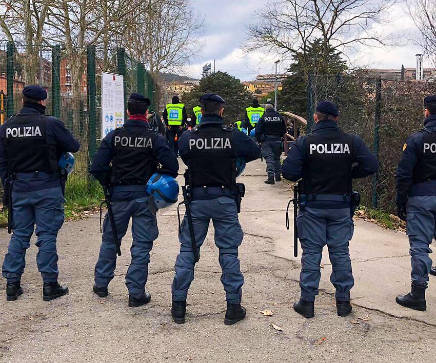 Scontri fra tifosi del Perugia al Curi, scattano 18 Daspo. Nei guai anche 5 steward