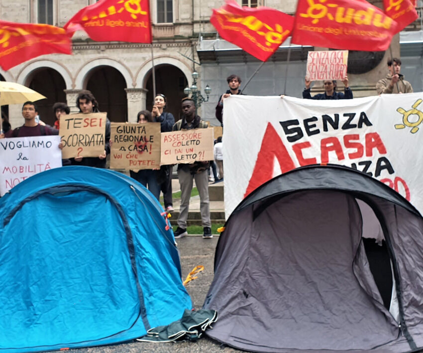 Protesta con le tende degli universitari Perugia