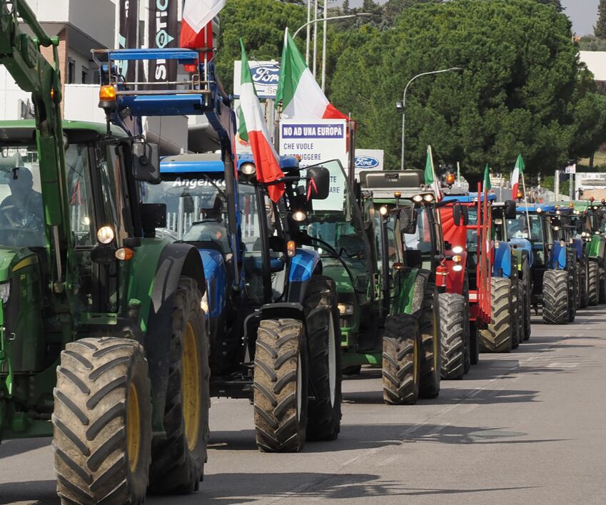 protesta trattori perugia