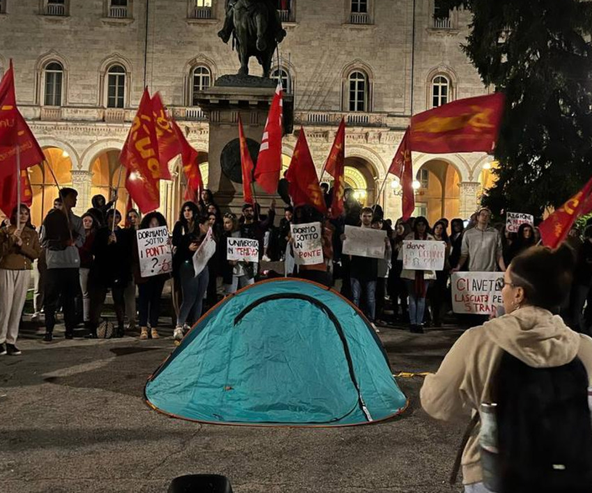 Protesta in tenda degli universitari