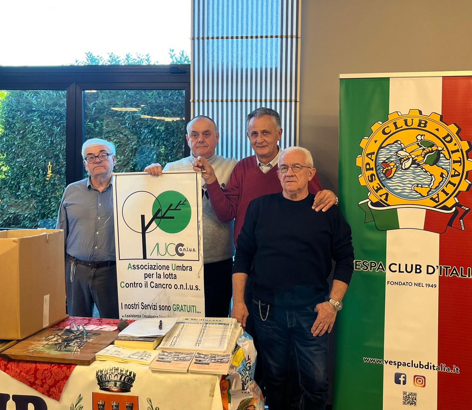 La donazione del Vespa club Fratta