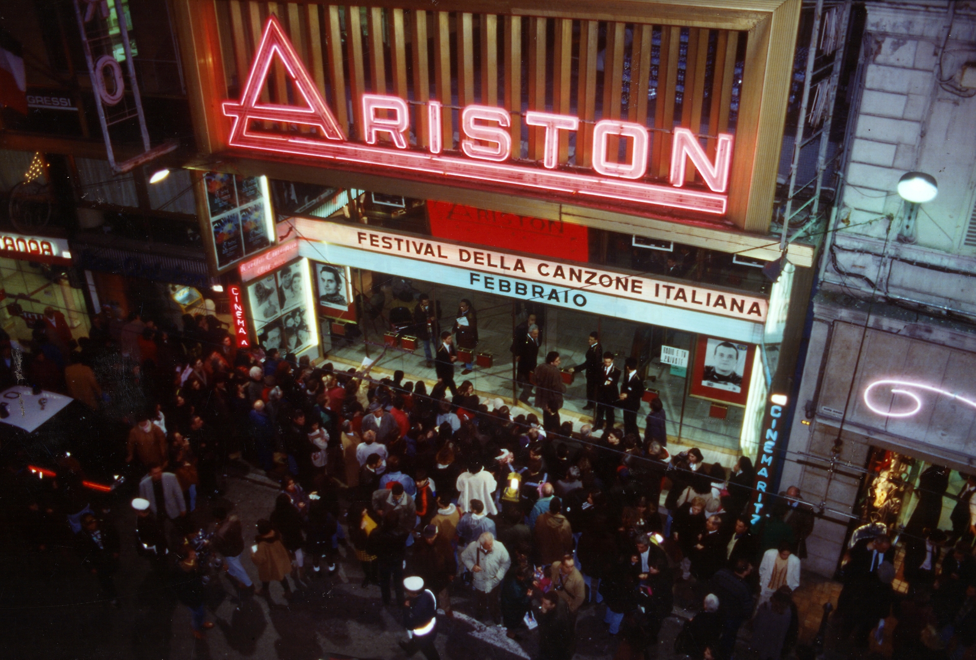 La facciata del Teatro Ariston nel 1996