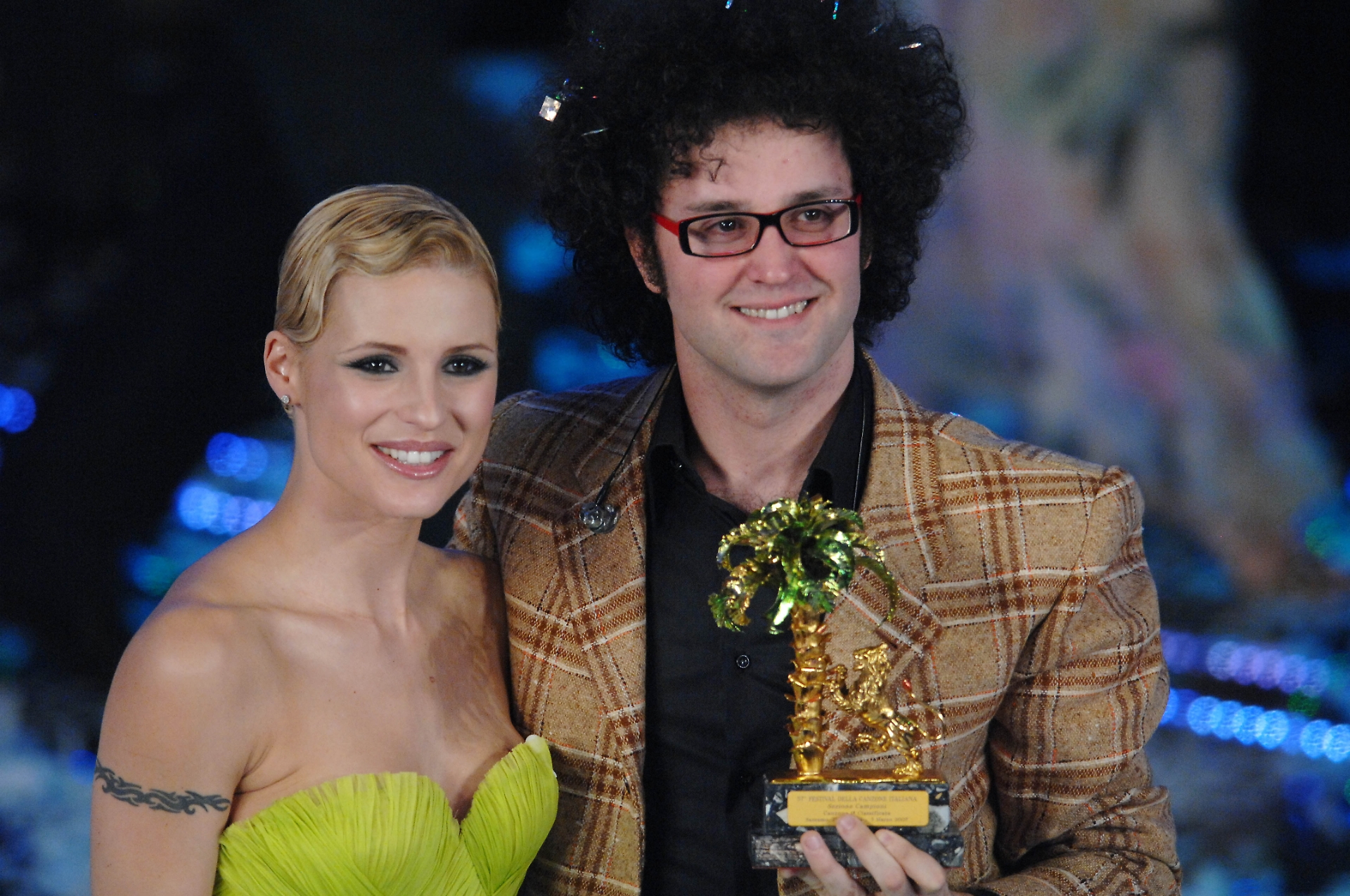 Michelle Hunziker, co-conduttrice del Festival di Sanremo del 2007, insieme a Simone Cristicchi